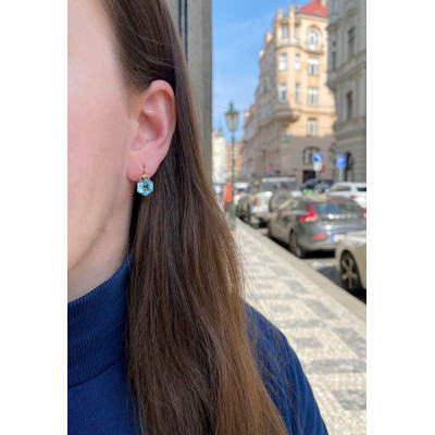 Prvorepublikové náušnice se syntetickými spinely