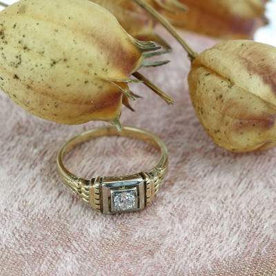 Prvorepublikový zlatý prsten s diamantem 0,25 ct