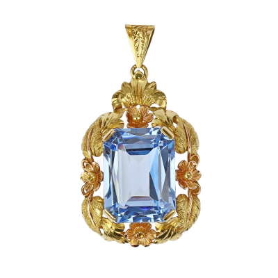 Gold pendant with synthetic spinel