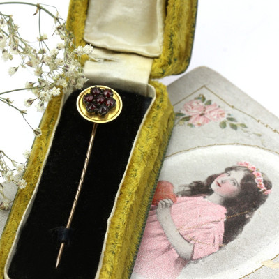 Gold stick pin with Bohemian garnets