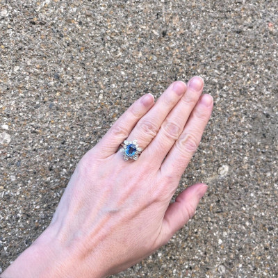 Zlatý prsten se safírem 3,01 ct a diamanty