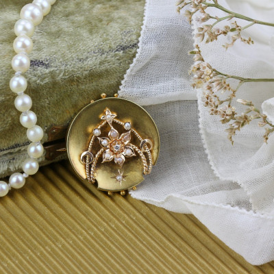 Viktoriánská zlatá brož s briliantem a perličkami