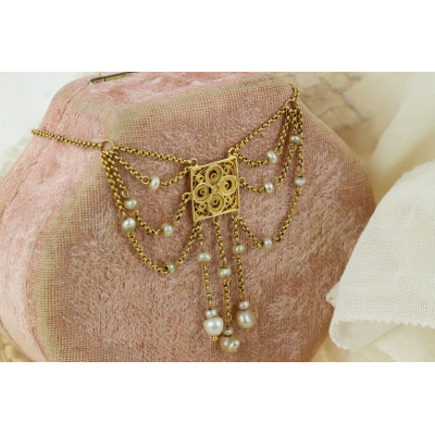 Secesní koliér s říčními perličkami