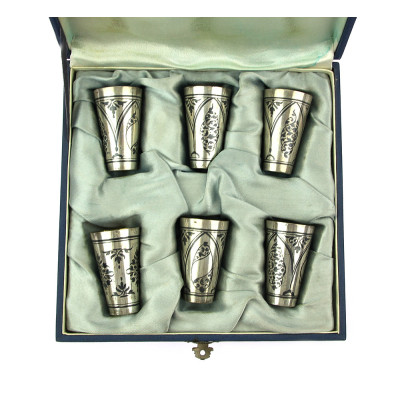 Stříbrné pohárky v etuji
