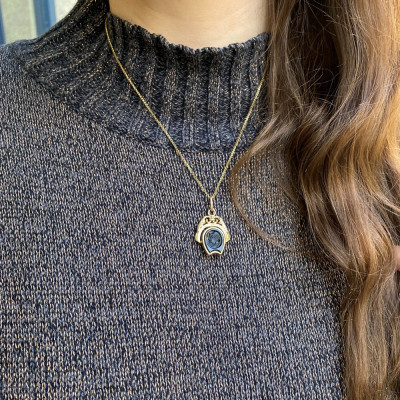 Austro-Hungarian gold pendant with an intaglio