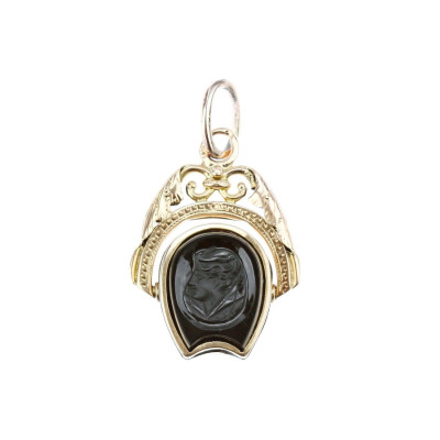 Austro-Hungarian gold pendant with an intaglio