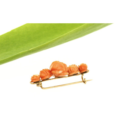 Gold brooch with sea coral - 1930s–1940s