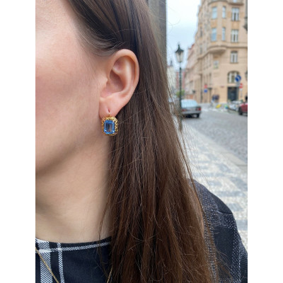 Zlaté náušnice se syntetickými spinely