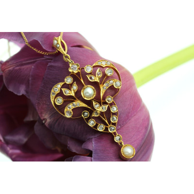 Secesní zlatý náhrdelník s diamanty a perličkami