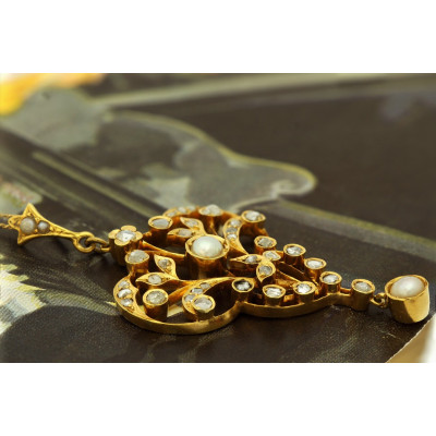 Secesní zlatý náhrdelník s diamanty a perličkami