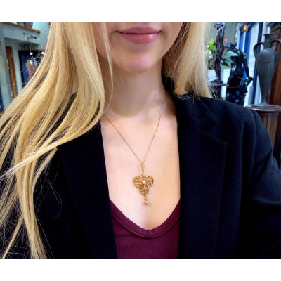 Secesní zlatý náhrdelník s diamanty a perličkami