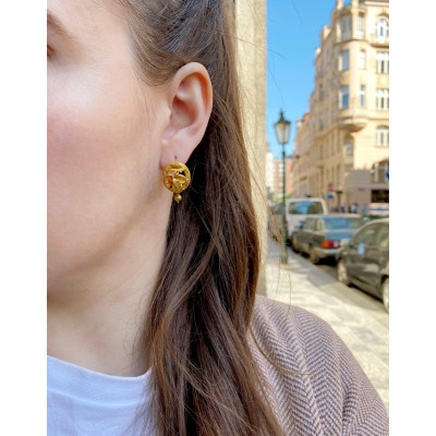 Gold earrings with sea coral