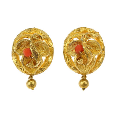 Gold earrings with sea coral