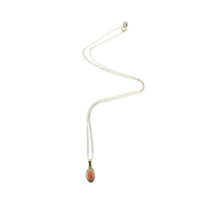 Zlatý náhrdelník s mořským korálem