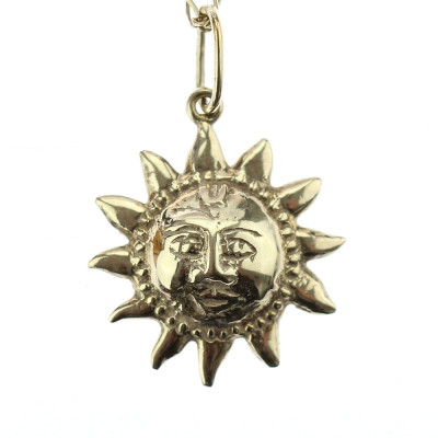 Gold chain with pendant