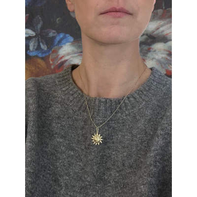 Gold chain with pendant