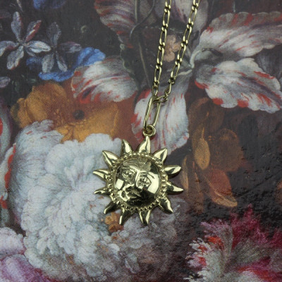 Gold chain with pendant