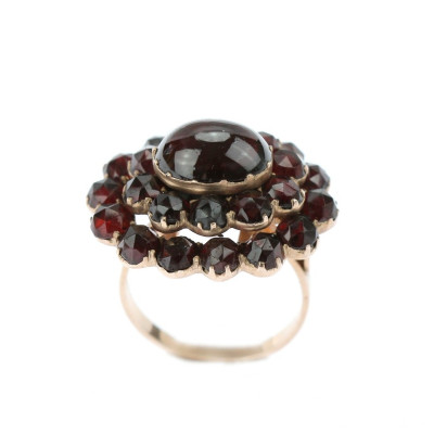Gold ring with garnets