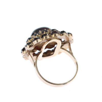 Gold ring with garnets