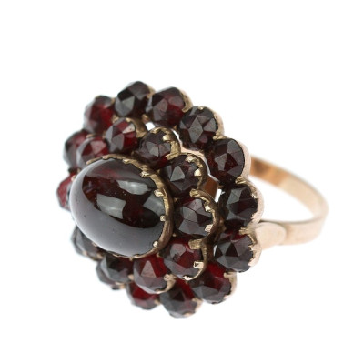 Gold ring with garnets