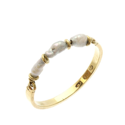 Gold ring with freshwater pearls