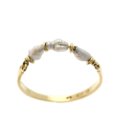 Gold ring with freshwater pearls