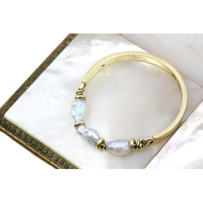 Gold ring with freshwater pearls