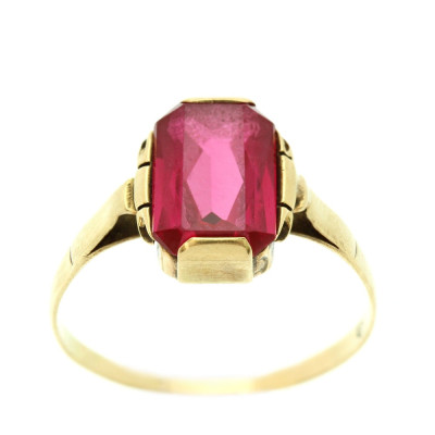 Gold ring with a synthetic ruby - 1930s
