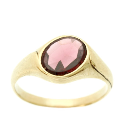 Gold ring with almandine - around 1900