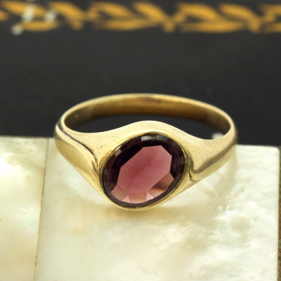 Gold ring with almandine - around 1900