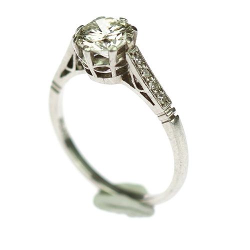 SOLD - Platinum ring with diamonds