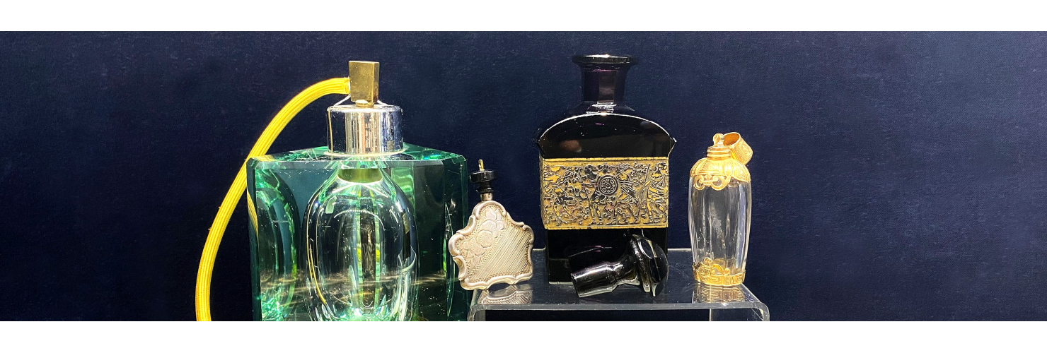 Skleněné flakóny na parfémy | Antiques Cinolter